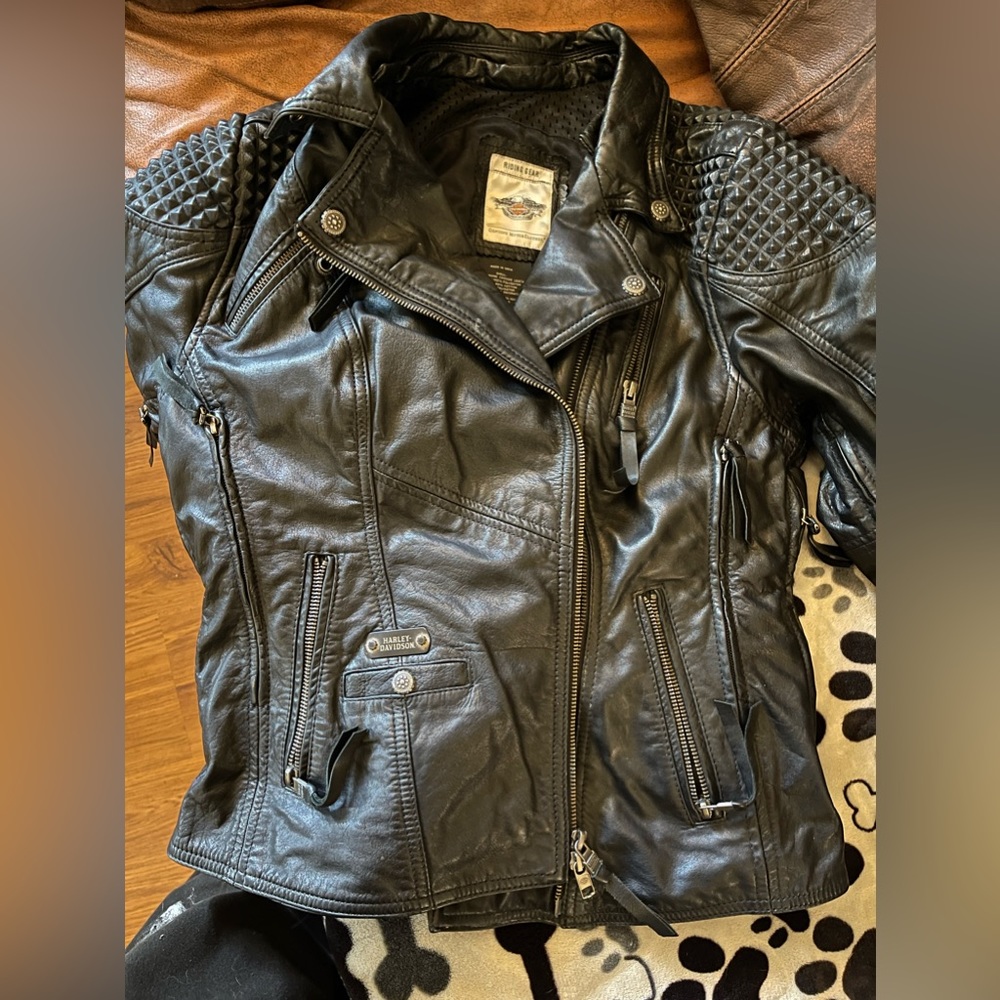 Harley Davidson leather jacket size Medium